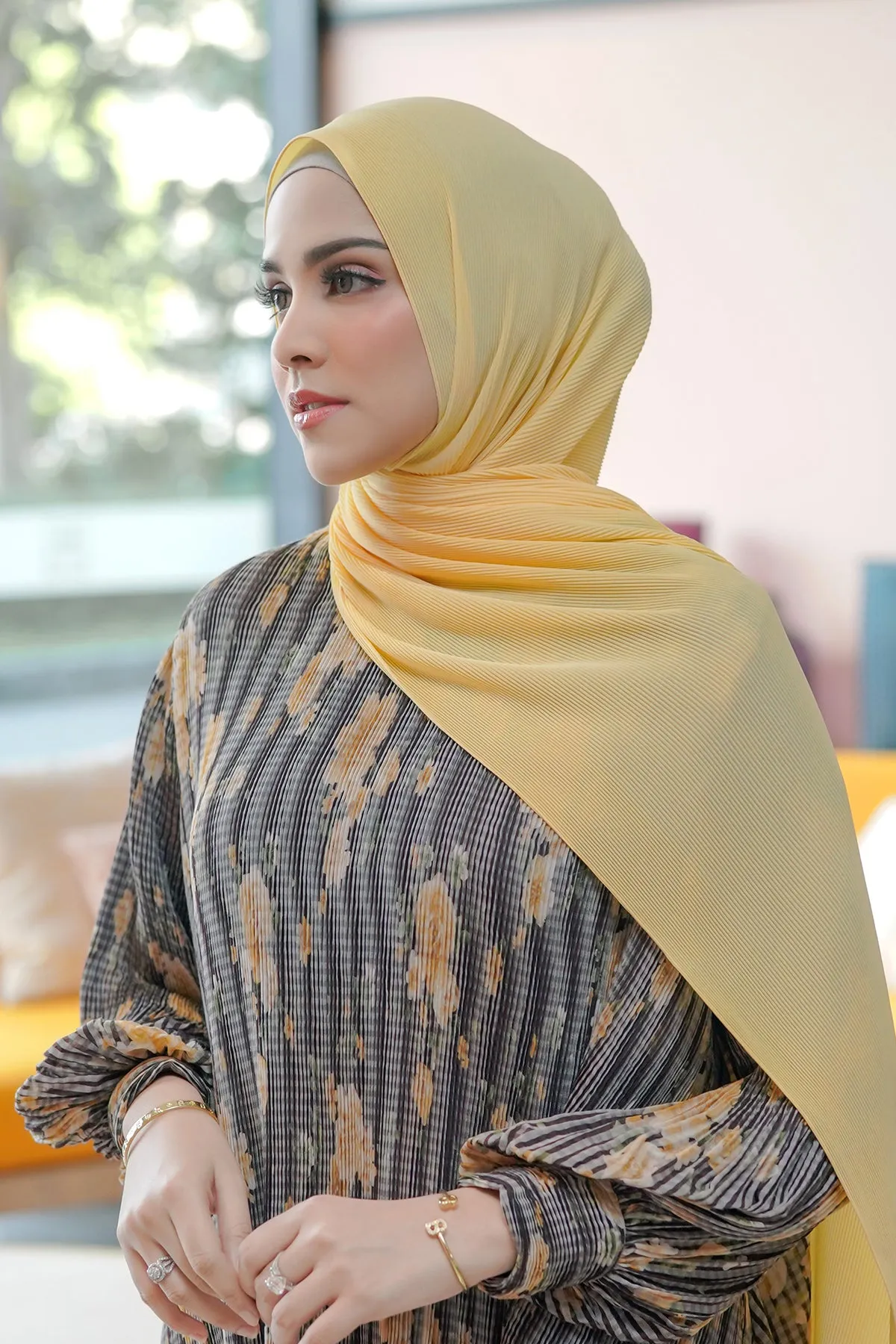 Everyday Pleated Shawl - Banana