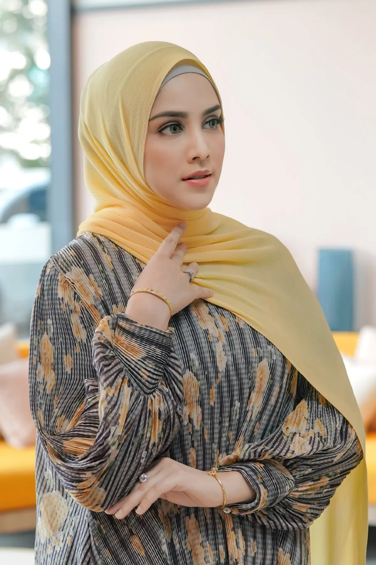 Everyday Pleated Shawl - Banana